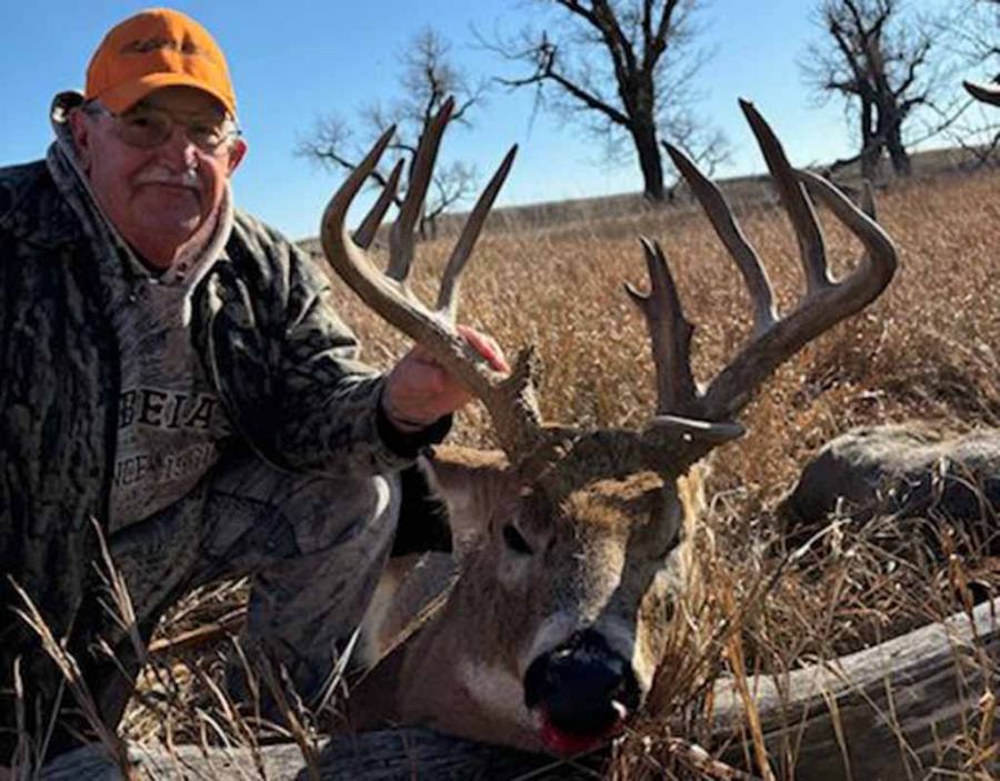 Trophy mule deer buck taken with Dakota Safaris